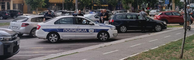 Одређен притвор осумњиченима за напад на малолетнике код Медицинске школе у Новом Саду