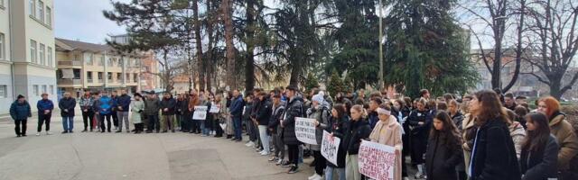 Maturanti gimnazije pod pritiscima, ali plenum izglasao nastavak blokade FOTO