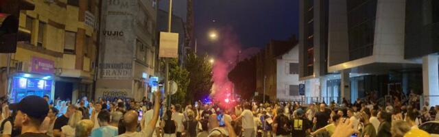 “Večeras pucate po šavovima”: Novosađani se večeras okupljaju ispred zgrade BIA