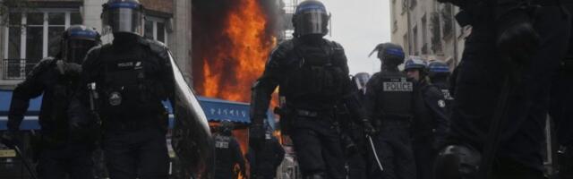 POLICIJA EU TUKLA SVAKOG KO IM SE NAŠAO NA PUTU! Ovako su se obračunavali s demonstrantima - koristili i VODENI TOP! (VIDEO)