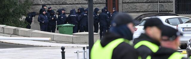 Vučić optužio opoziciju za incidente u Ćacilendu