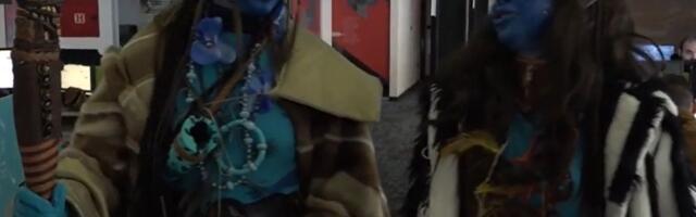 Avatar groznica trese ceo svet: Plava bića sa planete Pandora posetila našu redakciju, pogledajte kako je bilo