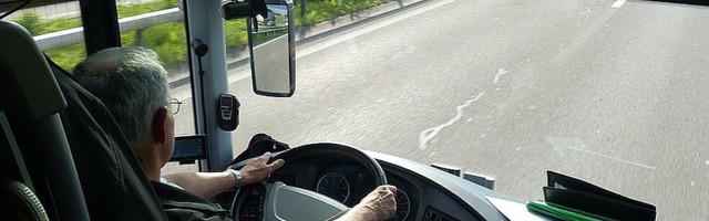 Srbiji nedostaju vozači: Predlažu da se sa 18 godina seda za volan kamiona