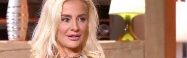 PRAVILA HAOS U KAFANI, BACILA SE NA POD I UDARALA RUKAMA! Milica Dabović šokirala ponašanjem tokom provoda!