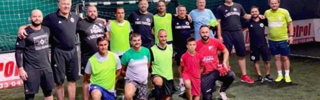 KOŠARKAŠI KLUŽA GOSTI FUDBALERA U ZRENJANINU: Evo kako izgleda kada treneri snage odmere igrajući "fudbalicu"