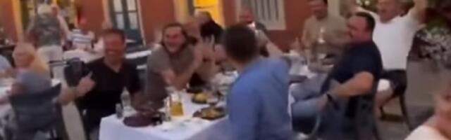 Grupa Srba pamtiće letovanje u Grčkoj: Prepoznali NBA legendu pa počeli da skandiraju, pogledajte kako je reagovao (VIDEO)
