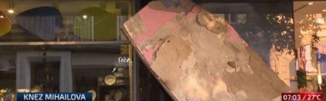 Pao deo nadstrešnice u Knez Mihailovoj (FOTO)