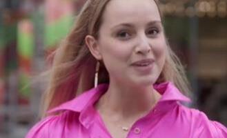 Reporterka napadnuta uživo u programu: Za tren oka nastao haos na ulici, kamera sve snimila (Video)