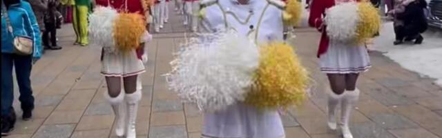 MAŽORETKINJE NAPRAVILE FEŠTU NA ZLATIBORU: Unele duh Jadrana na srpskoj planini i najavile Praznik mimoze u Herceg Novom (FOTO)