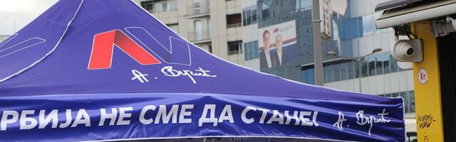 VIDEO: Naprednjaci postavili štandove širom Novog Sada, građani prave buku