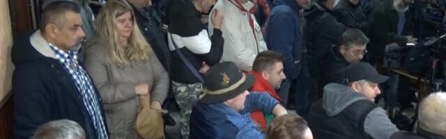 Ćuta na protestu: Mihajlović da prestane da štanca dozvole stranim kompanijama
