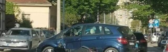 MOTOCIKLOM SE ZAKUCAO U AUTOMOBIL! Nezgoda u Nišu