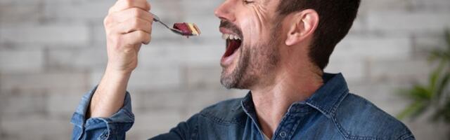 Kakao kolač od samo 6 sastojaka - idealan za početnike u kuvanju