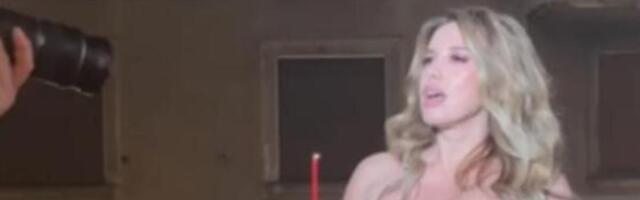 U MINIĆU I SA GOLOM BUTINOM PRKOSI DEBELOM MINUSU! Nives proslavila rođendan, a svi gledaju u...