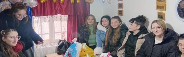 Učenici Tehničke škole „15. maj“ u Prokuplju posetili drugaricu koja se leči i zbog bolesti pohađa onlajn nastavu