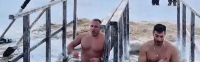 Srbi na Bogojavljenje u Rusiji na -30: Za nas nema granica! (VIDEO)