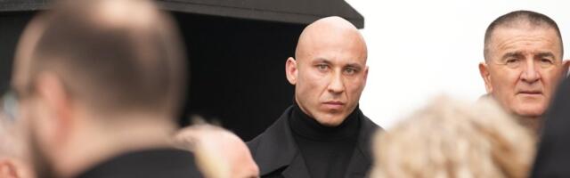 Bivši muž Goge Sekulić na sahrani njene majke: Potresne scene na groblju (FOTO)