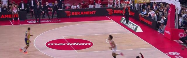 Borba je rovovska, a ovakvi poenai su zlata vredni: Sjajna krađa lopte Nvore i onda lako zakucavanje