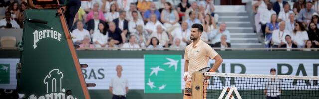 Novak Đoković izviždan na Rolan Garosu /VIDEO/