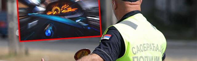 BMW sleteo sa puta i udario u Duškovu kuću: "Čuo sam jaku škripu guma, lupio je na pola metra od mene"