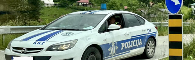 SRBIN U BUDVI POKOSIO DVOJE LJUDI NA MOTOCIKLU Zadobili teške povrede, policija odmah uhapsila mladića