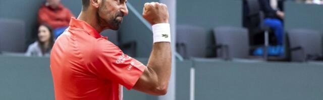 Novak Đoković oduvao svećice i Arnaldija