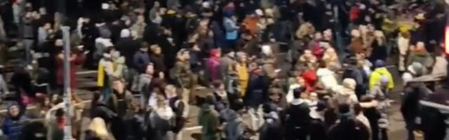 Група грађана блокирала саобраћај у Таковској код РТС-а