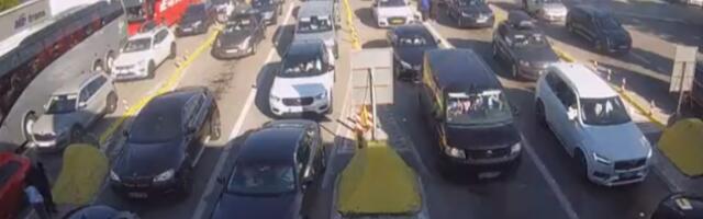 Opšti haos na granicama: Ljudi satima u koloni - AMSS hitno upozorava na ovo (FOTO)