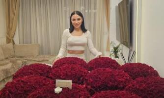 SAD ŽIVI U STANU OD POLA MILIONA EVRA , A OVAKO IZGLEDA NJENA RODNA KUĆA! Aleksandra Mladenović odrasla na selu: Čistila svinjac i brala paprike (FOTO)