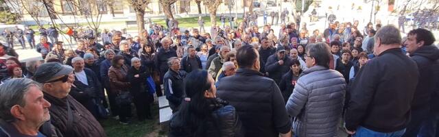 Sindikalci nakon protesta radnika Koštane podnose prijavu zboru građana i opozicionarima u Vranju