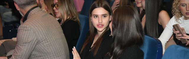 EKSPLICITNE FOTOGRAFIJE I PSOVKE: Čolina ćerka zapanjila sve!