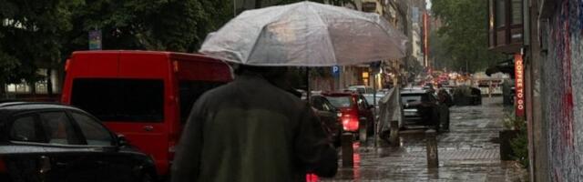 APKALIPTIČNO U BEOGRADU! Lije kao iz kabla - POGLEDAJTE DRAMATIČNE SNIMKE, JAK PLJUSAK SE SRUČIO NA PRESTONICU! (VIDEO)