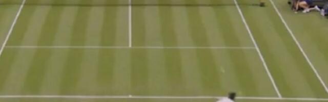 Nole pre 26 dana operisao koleno, sad pravi špagu (VIDEO)