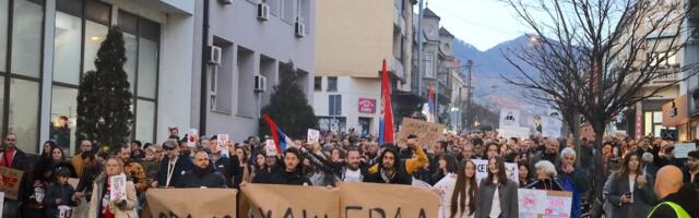 Paralelna proslava Dana grada: Najmasovniji protest nezadovoljnih Vranjanaca FOTO/VIDEO