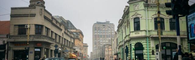 Ovako nešto ima samo u Srbiji! Šok scena u Kragujevcu, "čudo" parkirano ispred kladionice: Svi se pitaju jedno