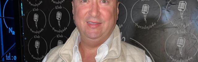 "NISAM MOGAO DA USTANEM, SLAVIO SAM NOVU GODINU U AUTU" Đanija napile kolege, nije mogao da odradi nastup, prepričao nikad luđu dogodovštinu, Slađa ga izribala!