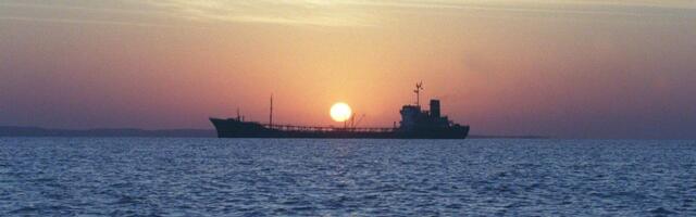 IRAN ZAPLENIO TANKER I 4 MILIONA LITARA NAFTE: Privredeno 16 stranaca, još se ne zna čiji je