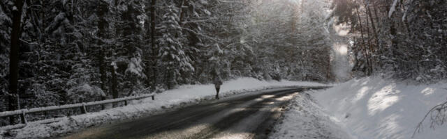 Возачима да се препоручује опрезна вожња због магле, поледице и могућих одрона