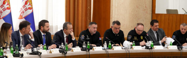 Обез­бе­ди­ти до­ток стру­је, гра­ђа­ни­ма на­док­на­да ште­те