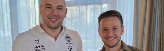 Dušan Mandić od hrvatskog fudbalera dobio dres sa posebnom posvetom /FOTO/