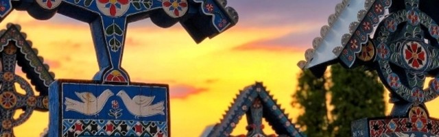 Veselo groblje u Rumunije na duhovit način prestavlja život pokojnika (FOTO/GALERIJA)