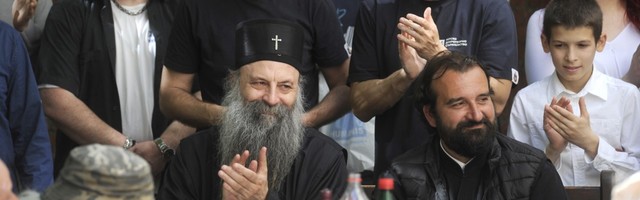 Patrijarh Porfirije na Uskrs ručao sa beskućnicima i obišao mališane u Tiršovoj