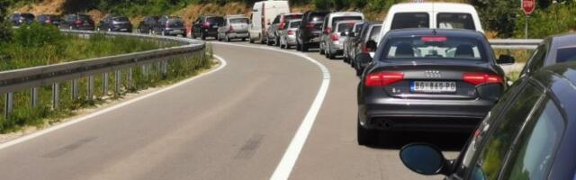 ČEONI SUDAR KOD POŽEGE ZAUSTAVIO SAOBRAĆAJ! Do nesreće došlo prilikom preticanja, ima povređenih