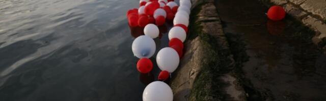 Sveće, baloni, cveće: Beograd se oprostio od Mateja (FOTO)