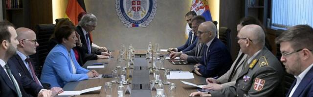 Sastanak u Ministarstvu odbrane: Vučević razgovarao sa poslanicom nemačkog parlamenta Lips (FOTO)