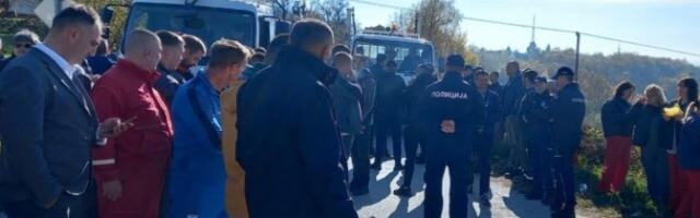 SSP Užice: Zadlja linija odbrane kod groblja, nema dalje (FOTO)