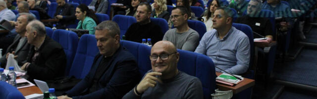 Sednica Skupštine i danas posle ponoći?