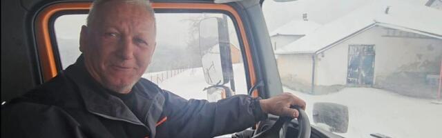 Kad je teško, tu je Željko iz Suvobora! Deka u udaljenom selu slomio nogu, on odmah seo na svoj skip i pomogao