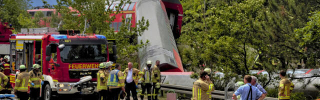 SRUŠIO SE KRAN NA PUTNIČKI VOZ U POKRETU! Poginulo 22 osobe, na desetine povređenih!