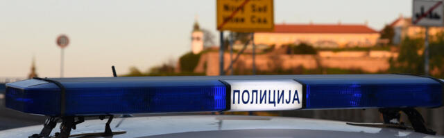 KAMION UDARIO ČOVEKA NA PEŠAČKOM PRELAZU! Strašna nesreća u Novom Sadu, muškarac hitno prebačen u bolnicu!